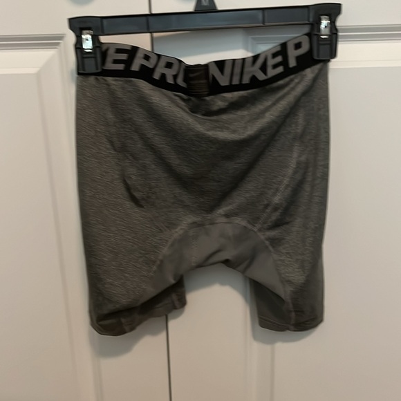 Men’s Nike pro shorts size M - Picture 3 of 4